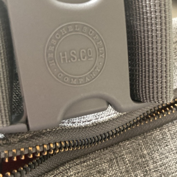 NOT FOR SALE Herschel Belt Bag - Picture 5 of 9